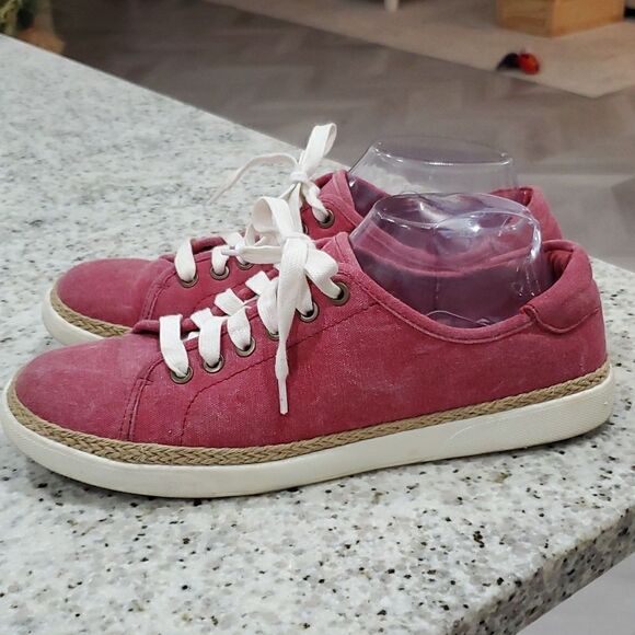 Vionic Pink Sneakers with White Laces - Picture 3 of 10